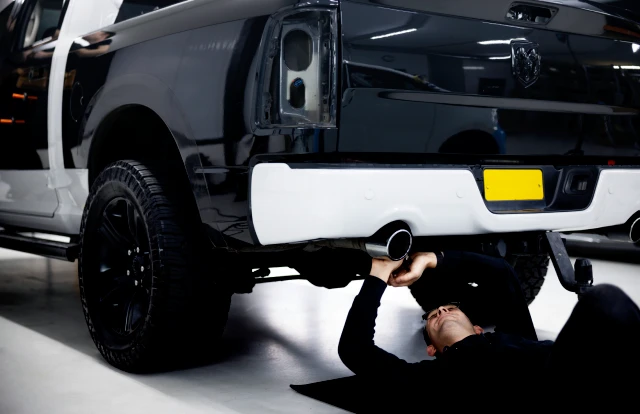 Ručno rašena autooprema od inoxa